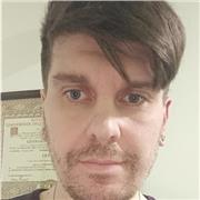 Laureato in Lettere e Filologia Moderna con 110L impartisce lezioni di grammatica, letteratura e storia